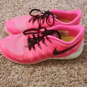 Womens Pink Nike free shoes